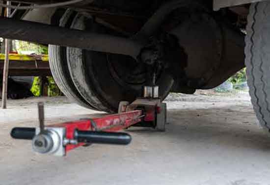 24/7 Emergency Semi-Truck Roadside Assistance